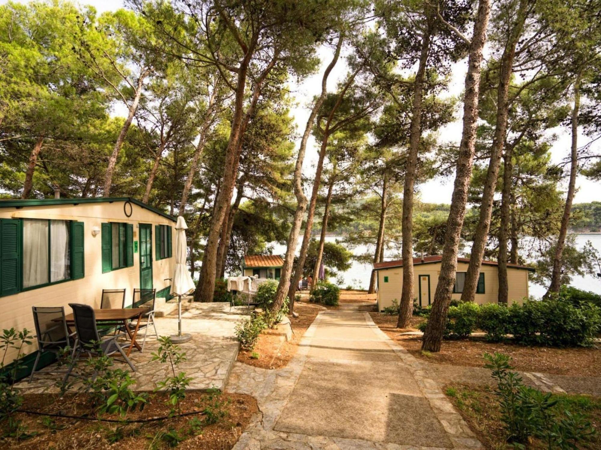 Mobile Homes In Camp Kovacine, Cres, With Long Pebble Beach Екстериор снимка