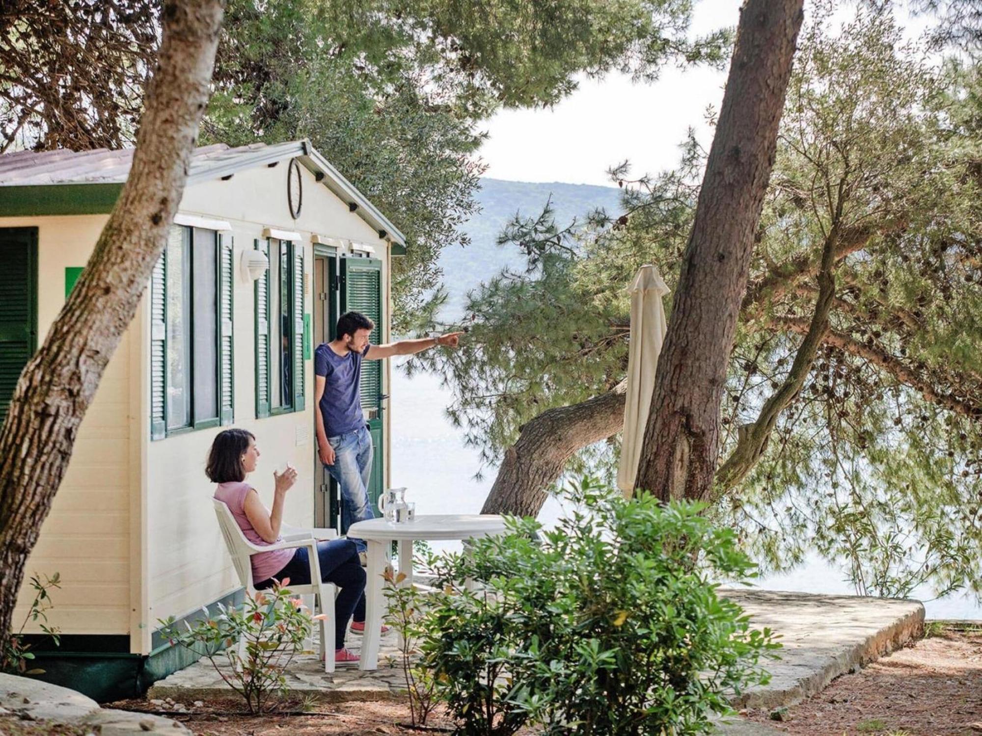 Mobile Homes In Camp Kovacine, Cres, With Long Pebble Beach Екстериор снимка